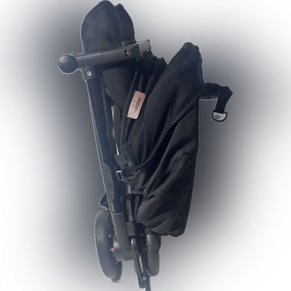 Compact Black Stroller - Picture 6 of 7